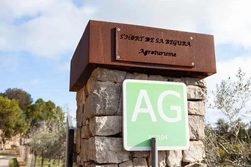 Entrance sign of the S'Hort de Sa Begura agroturismo