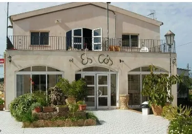 Fachada del restaurante Es Cós en Sineu