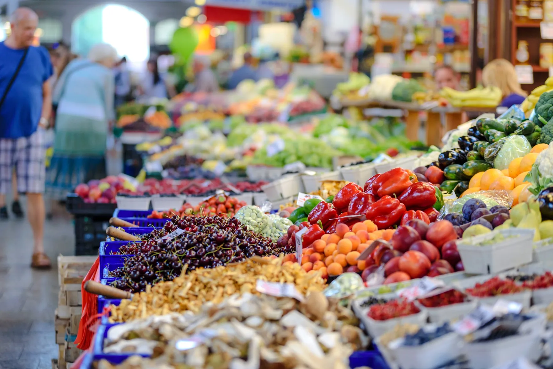 Puesto de frutas y verduras en el mercado de Sineu