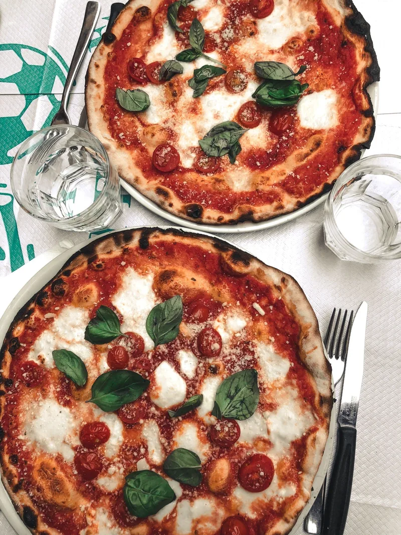 Pizzas artesanales recién hechas